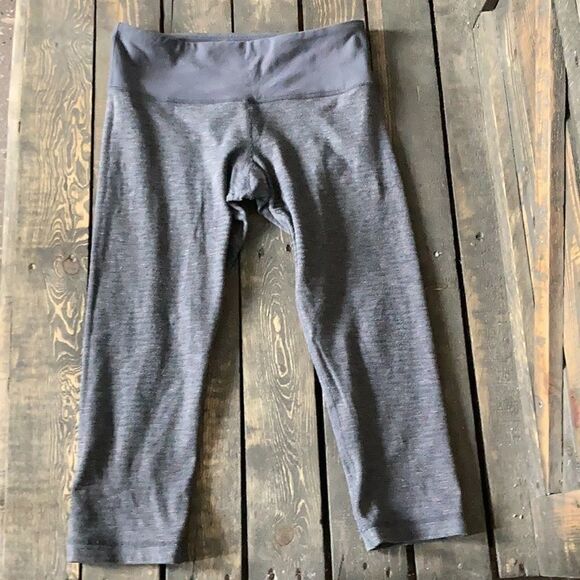 Lululemon Capri grey Heather leggings sz-6 - Picture 1 of 6